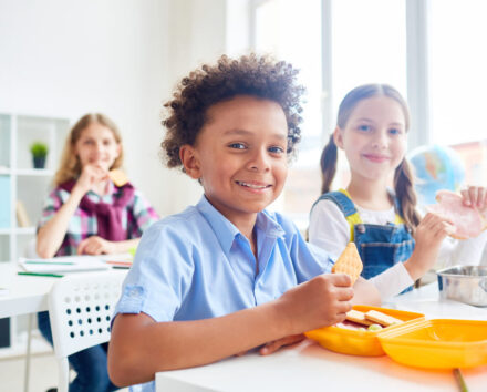 Como uma corretora 360° protege escolas em todas as frentes